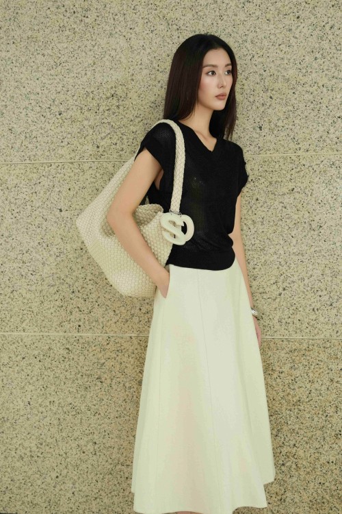 Sixdo Black V-neck Knit Blouse